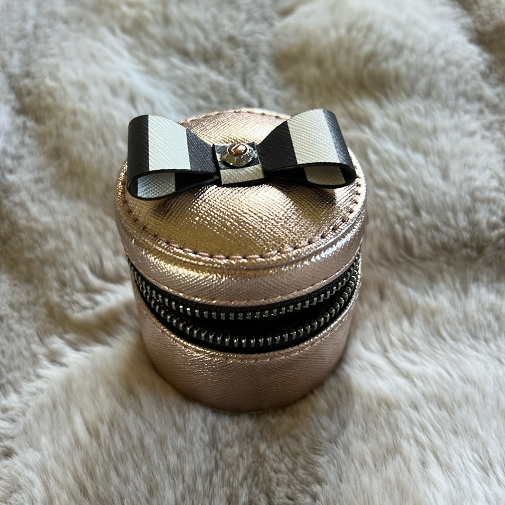 Super cute ring box